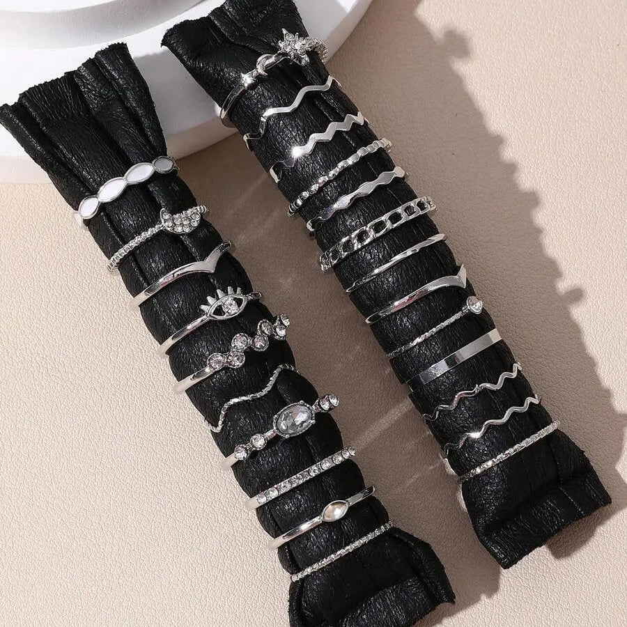 Set de 23 piezas de anillos plateados